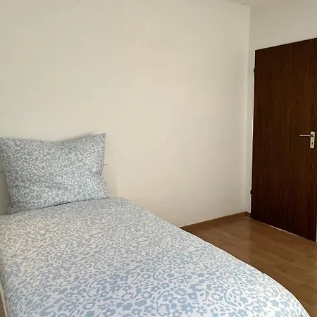 Grosszuegige Monteurwohnung - Praktisch & Gut Ausgestattet *